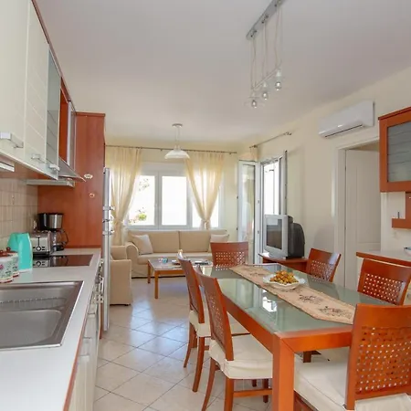Irida Apartment *